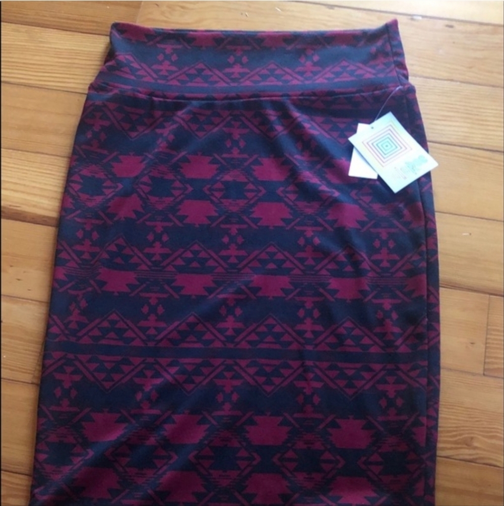 NWT LuLaRoe Cassie Pencil Skirt Size S Geometric Black Red Tribal Print Stretchy